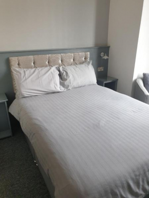 Studio For 2 In good location.